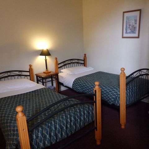 Bright Chalet - Foster Accommodation 7