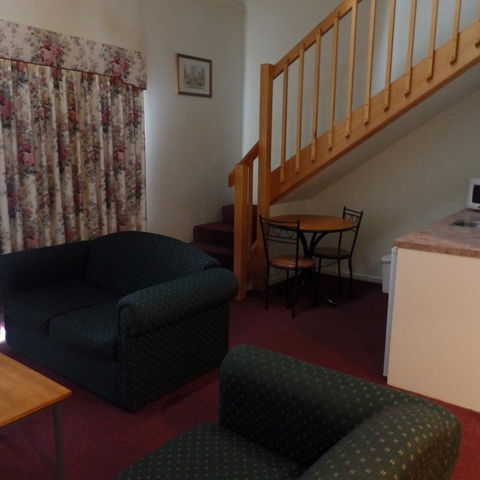 Bright Chalet - Foster Accommodation 9