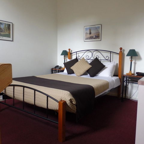 Bright Chalet - Foster Accommodation 3