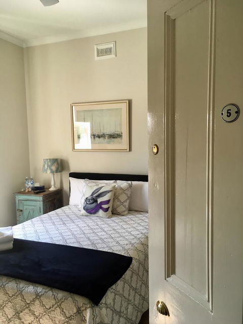 The Alexandra Hotel - Foster Accommodation 12