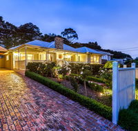 Lovely 5BR full house in Glen Waverley walk to train bus  shops - Foster Accommodation