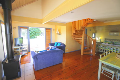 Rayville Boat Houses - Foster Accommodation 3