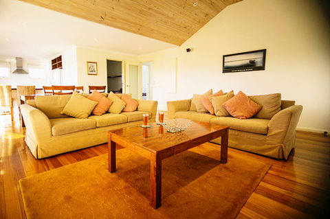 Rayville Boat Houses - Foster Accommodation 9