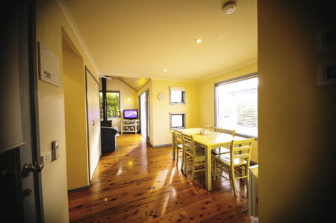 Rayville Boat Houses - Foster Accommodation 26