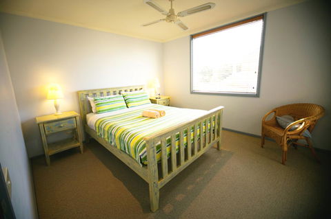 Rayville Boat Houses - Foster Accommodation 21