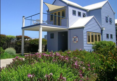 Rayville Boat Houses - Foster Accommodation 1