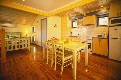 Rayville Boat Houses - Foster Accommodation 28
