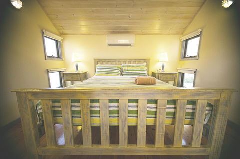 Rayville Boat Houses - Foster Accommodation 22