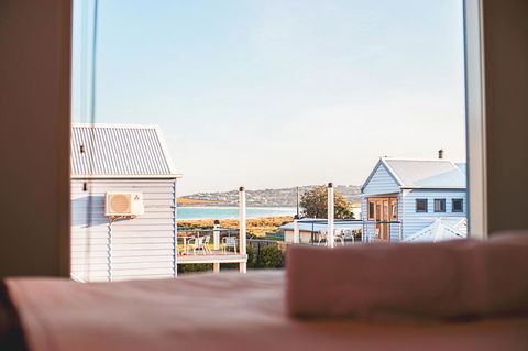 Rayville Boat Houses - Foster Accommodation 17