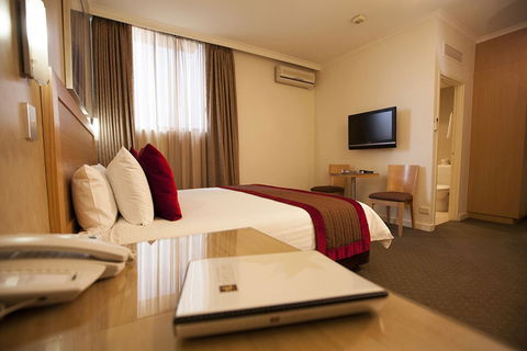 BEST WESTERN PLUS Travel Inn - Foster Accommodation 41