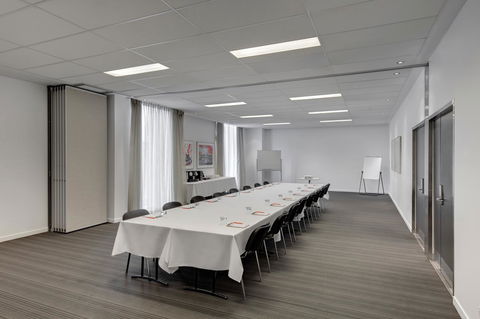 Travelodge Hotel Melbourne Docklands - Foster Accommodation 17