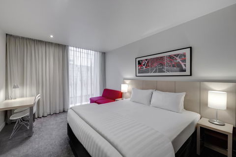 Travelodge Hotel Melbourne Docklands - Foster Accommodation 0