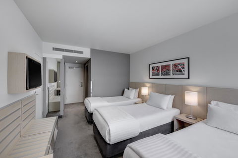 Travelodge Hotel Melbourne Docklands - Foster Accommodation 3