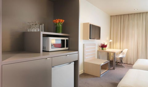 Travelodge Hotel Melbourne Docklands - Foster Accommodation 13