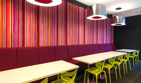 Travelodge Hotel Melbourne Docklands - Foster Accommodation 20