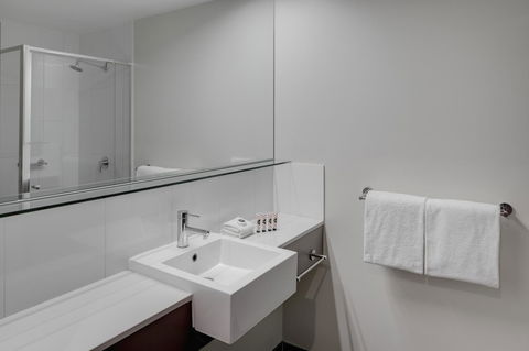Travelodge Hotel Melbourne Docklands - Foster Accommodation 14