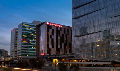 Travelodge Hotel Melbourne Docklands - Foster Accommodation 23