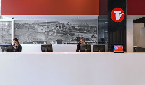 Travelodge Hotel Melbourne Docklands - Foster Accommodation 9