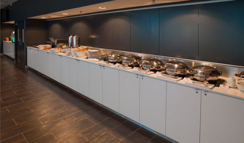 Travelodge Hotel Melbourne Docklands - Foster Accommodation 12