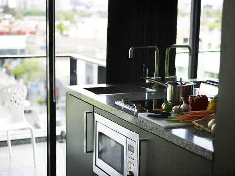 The Cullen Melbourne - Art Series - Foster Accommodation 11