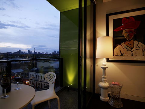 The Cullen Melbourne - Art Series - Foster Accommodation 14