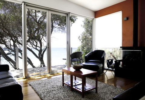 Battery Cove Beach Front Apartment - Foster Accommodation 2