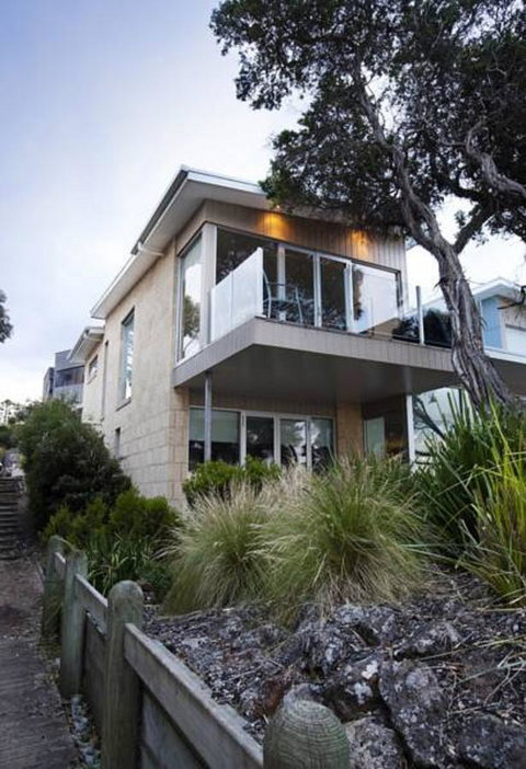 Battery Cove Beach Front Apartment - Foster Accommodation 0