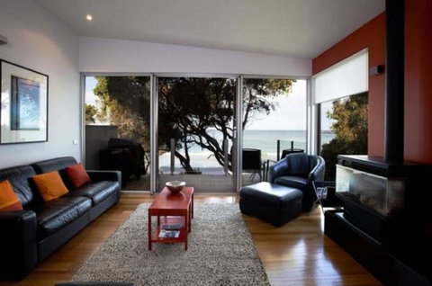 Battery Cove Beach Front Apartment - Foster Accommodation 14