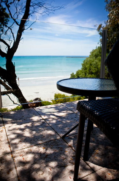 Battery Cove Beach Front Apartment - Foster Accommodation 5