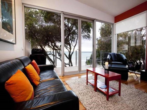 Battery Cove Beach Front Apartment - Foster Accommodation 16