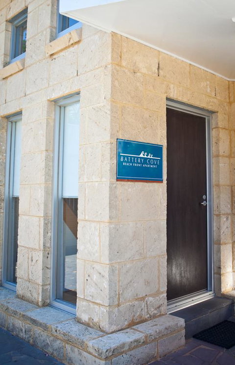 Battery Cove Beach Front Apartment - Foster Accommodation 6