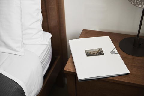 Plough Hotel - Foster Accommodation 10