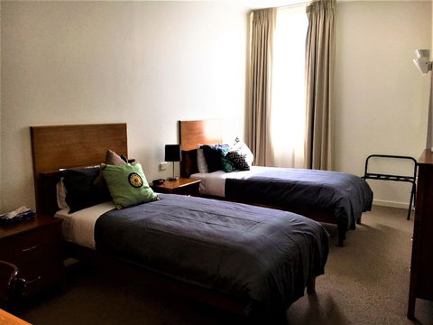 Plough Hotel - Foster Accommodation 9