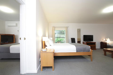 Quality Inn & Suites The Menzies - Foster Accommodation 11