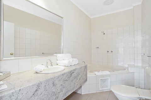 Quality Inn & Suites The Menzies - Foster Accommodation 31