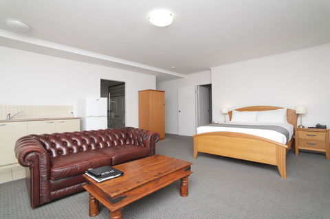 Quality Inn & Suites The Menzies - Foster Accommodation 8