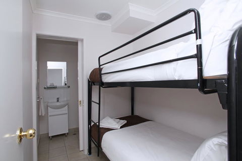 Quality Inn & Suites The Menzies - Foster Accommodation 27