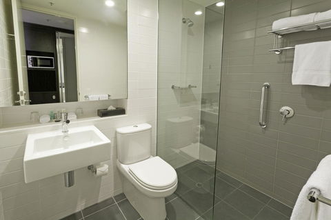 Causeway 353 Hotel - Foster Accommodation 2