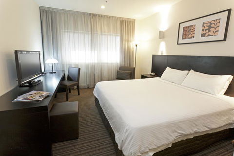 Causeway 353 Hotel - Foster Accommodation 0