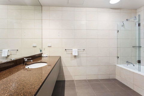 Quality Hotel Bayside Geelong - Foster Accommodation 15