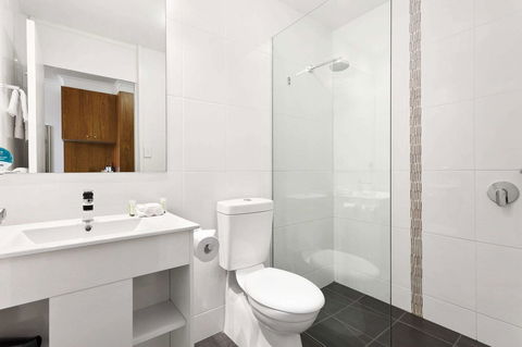 Quality Hotel Bayside Geelong - Foster Accommodation 24
