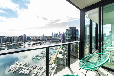 Melbourne Private Apartments - Collins Wharf Waterfront, Docklands - Foster Accommodation 2