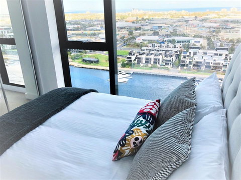 Melbourne Private Apartments - Collins Wharf Waterfront, Docklands - Foster Accommodation 17