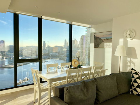 Melbourne Private Apartments - Collins Wharf Waterfront, Docklands - Foster Accommodation 8