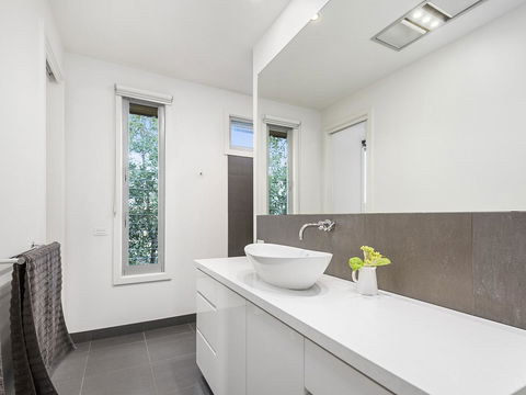Aireys Ocean View - Foster Accommodation 10
