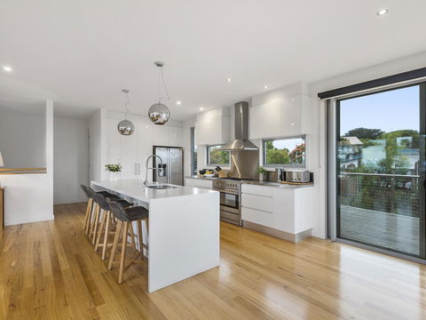Aireys Ocean View - Foster Accommodation 6