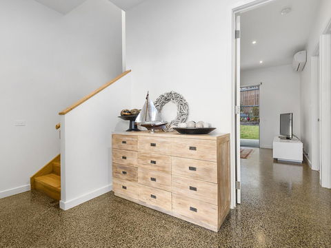 Aireys Ocean View - Foster Accommodation 11