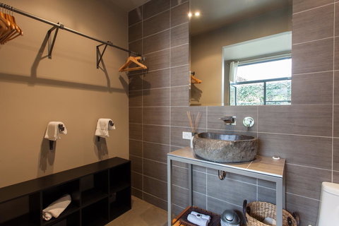 The Love Shack - Romantic Bungalow - Foster Accommodation 7