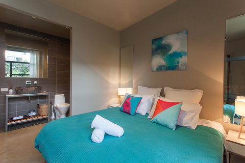 The Love Shack - Romantic Bungalow - Foster Accommodation 10