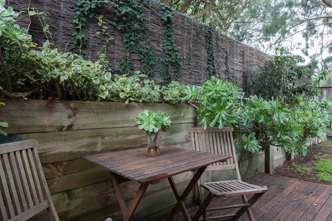 The Love Shack - Romantic Bungalow - Foster Accommodation 11